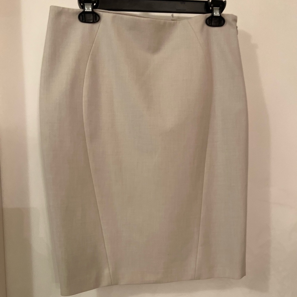 Elie Tahiti Aline, Light Beige Skirt, size 6 satin lined never wore no tags